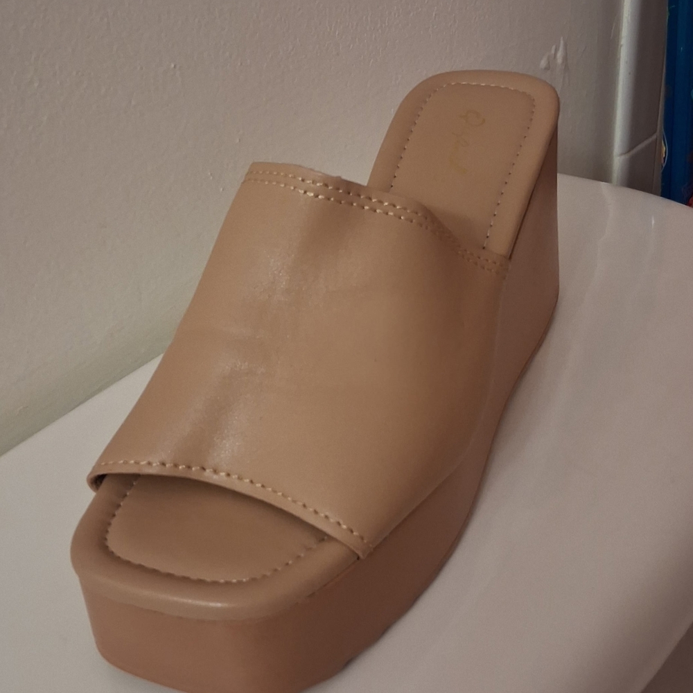 Elegant Tan Wedge Sandals